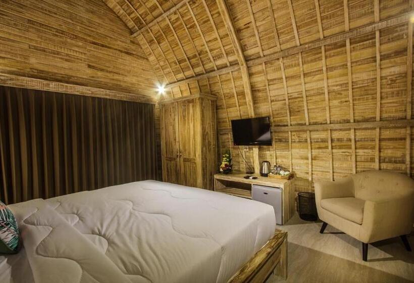 بنغل قياسي مطل على المسبح, Puri Lumbung Village