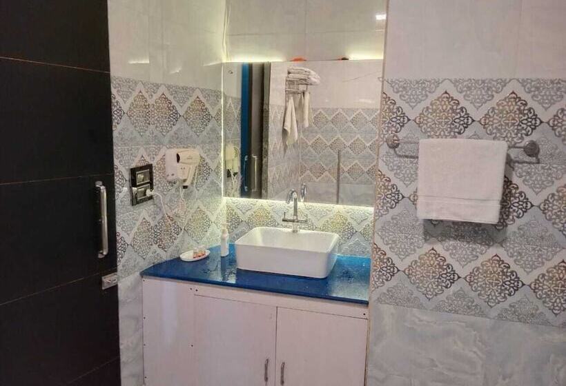 디럭스 룸, Friends Club Resort & Restaurant