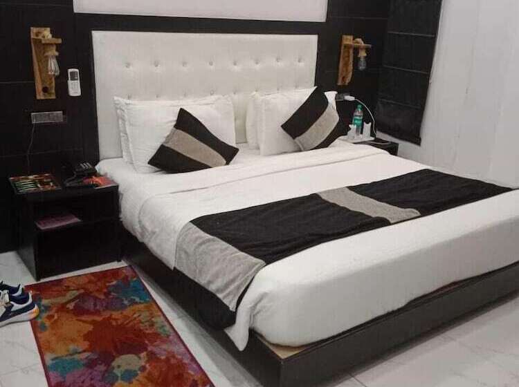 디럭스 룸, Friends Club Resort & Restaurant