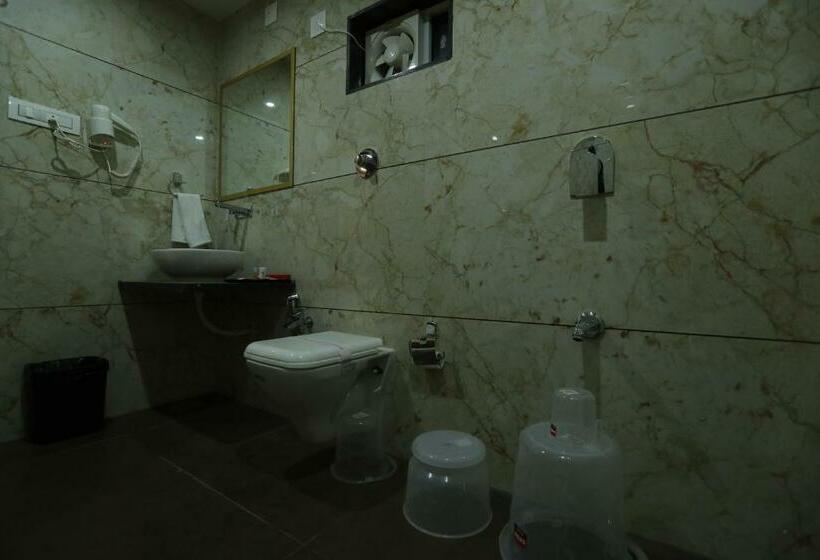 带大床的高级房间, Neptune Inn