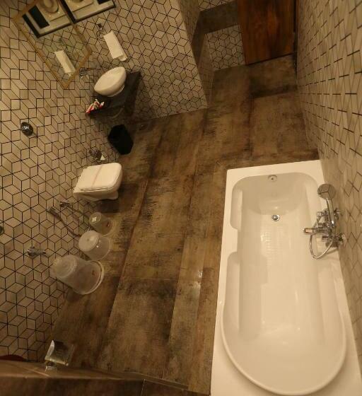 带大床的套房, Neptune Inn