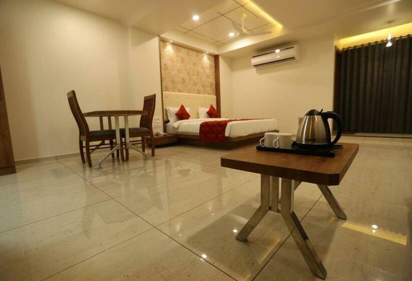 带大床的高级房间, Neptune Inn