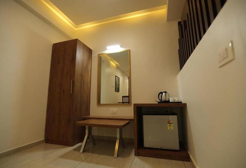 带大床的高级房间, Neptune Inn