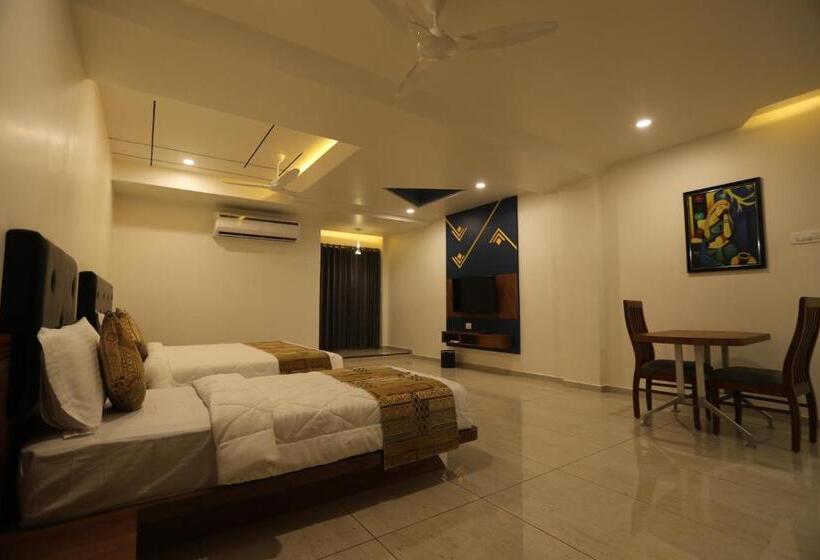 家庭间, Neptune Inn