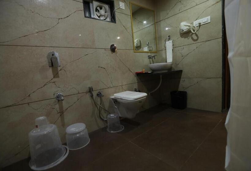 家庭间, Neptune Inn