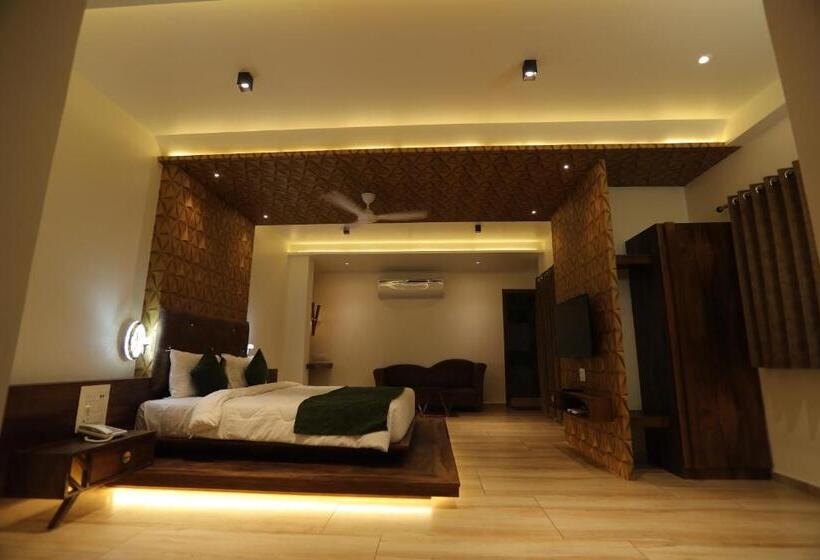 带大床的套房, Neptune Inn