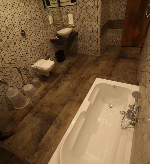 带大床的套房, Neptune Inn