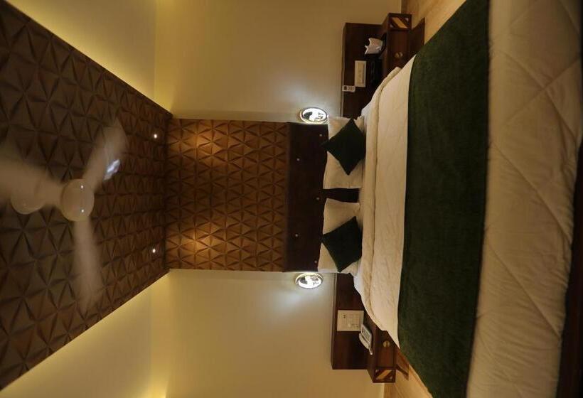 带大床的套房, Neptune Inn