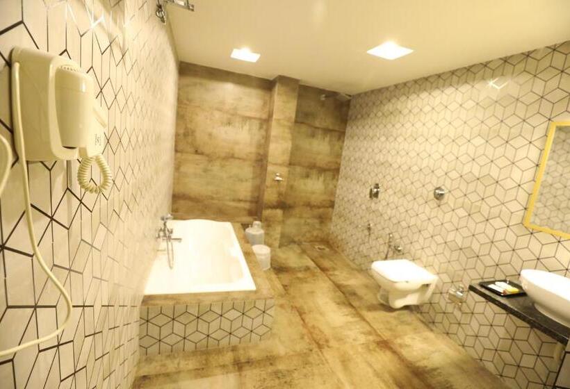 带大床的套房, Neptune Inn