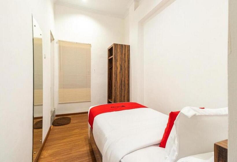 Номер Стандарт, Reddoorz @ Binjai