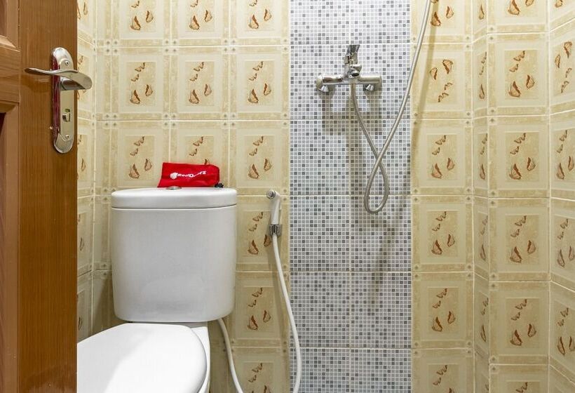 غرفة عائلية, Reddoorz Plus @ Gunungsari Surabaya