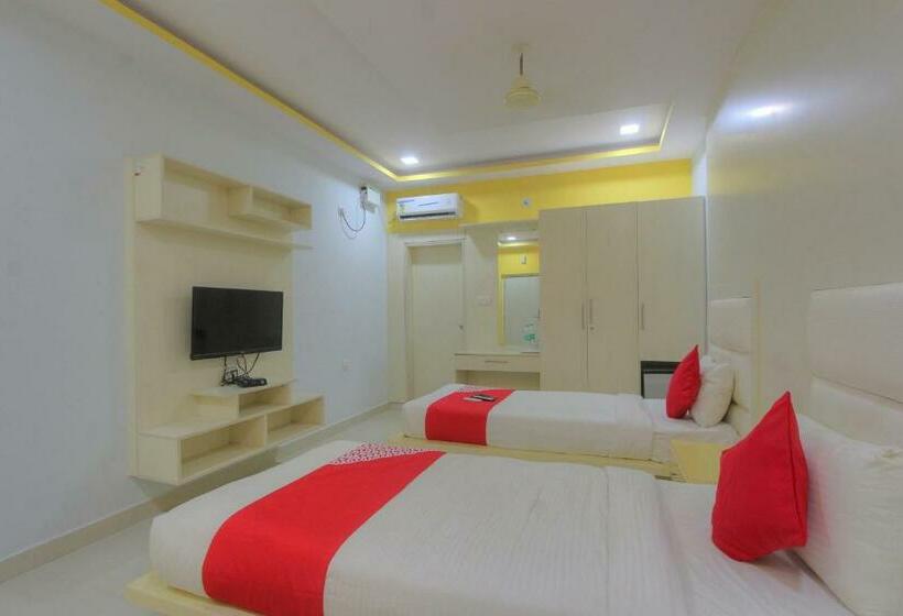 三人经典房间, Capital O 15965 Hotel Nandi Gateway