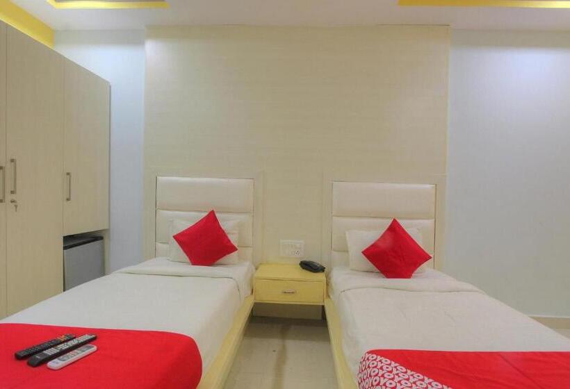 三人经典房间, Capital O 15965 Hotel Nandi Gateway