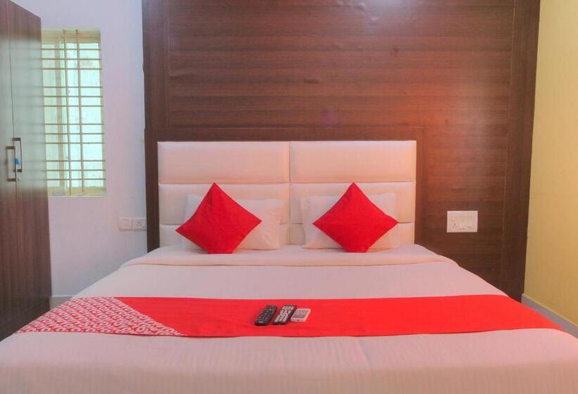 舒适三人间, Capital O 15965 Hotel Nandi Gateway