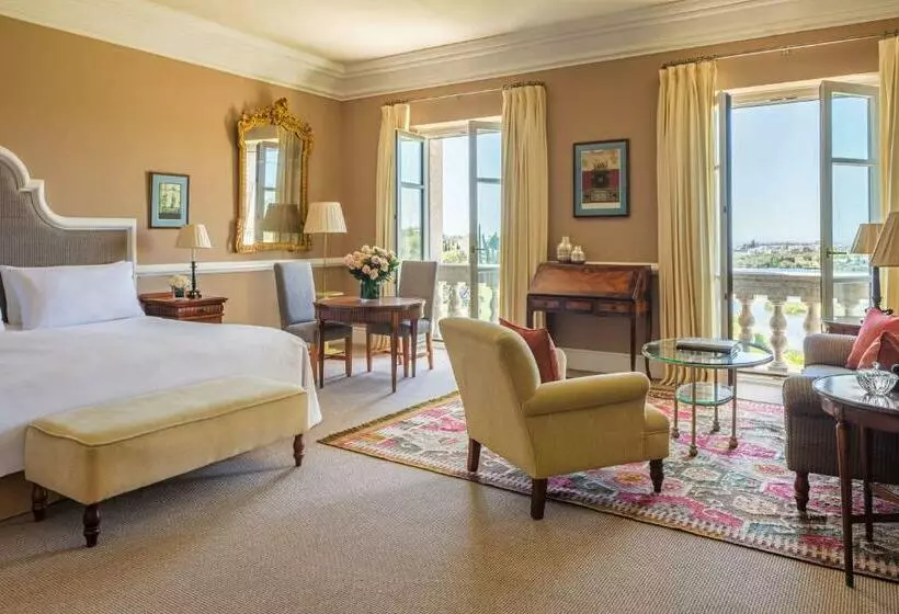 سوییت جونیور با چشم‌انداز دریاچه, Anantara Villa Padierna Palace Benahavís Marbella Resort   A Leading Hotel Of The World