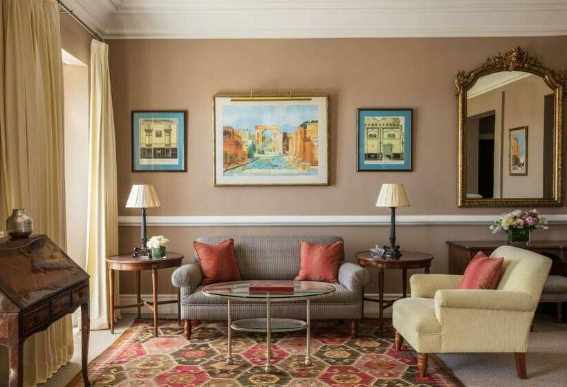 带河湖景观的轻年套房, Anantara Villa Padierna Palace Benahavís Marbella Resort   A Leading Hotel Of The World