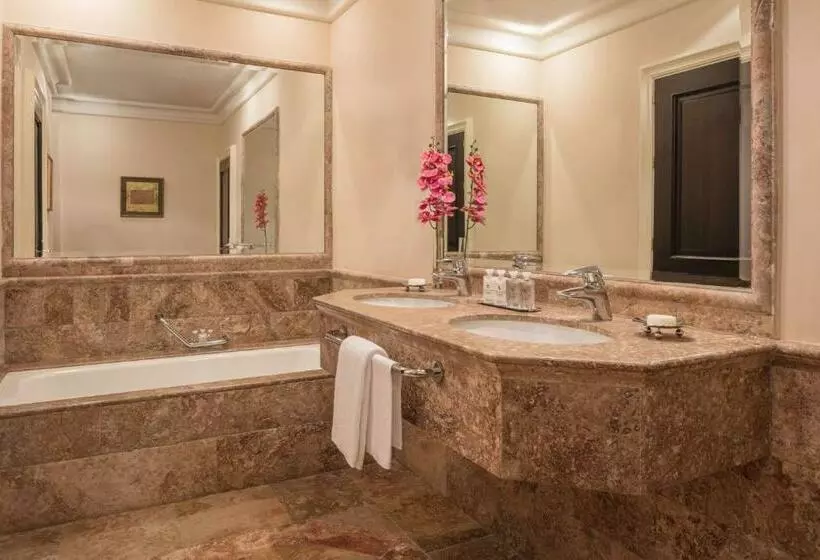اتاق خانوادگی تودرتو, Anantara Villa Padierna Palace Benahavís Marbella Resort   A Leading Hotel Of The World