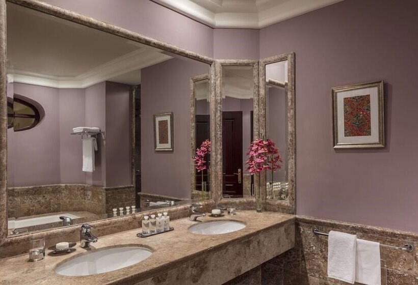 带露台的套间, Anantara Villa Padierna Palace Benahavís Marbella Resort   A Leading Hotel Of The World