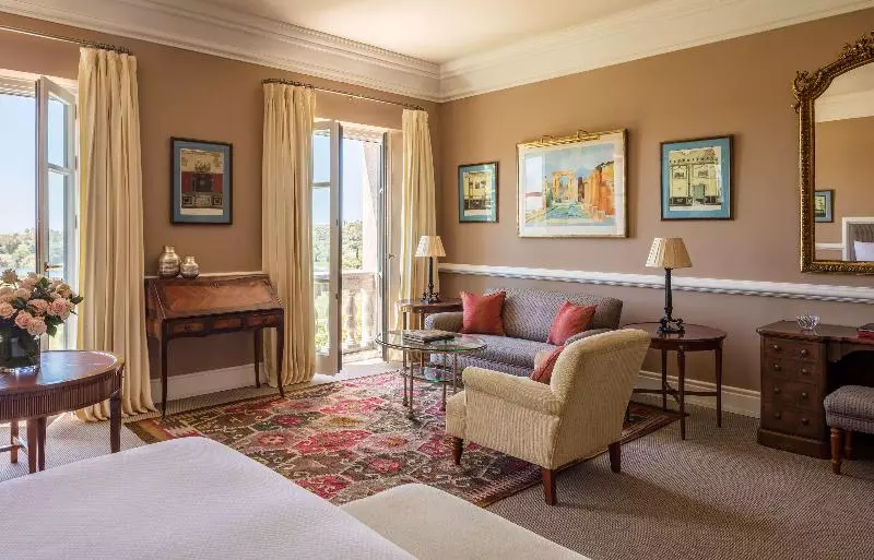 سوییت جونیور با چشم‌انداز دریاچه, Anantara Villa Padierna Palace Benahavís Marbella Resort   A Leading Hotel Of The World