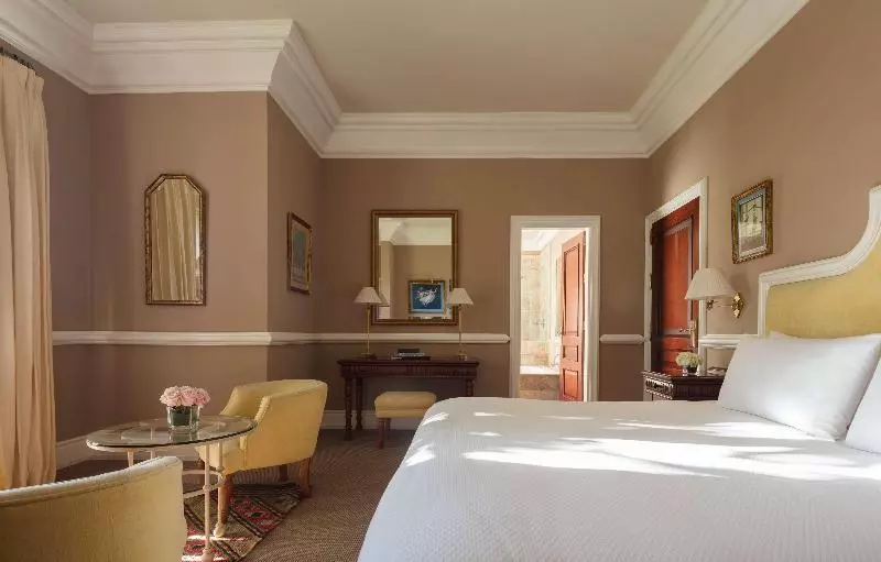 اتاق خانوادگی تودرتو, Anantara Villa Padierna Palace Benahavís Marbella Resort   A Leading Hotel Of The World
