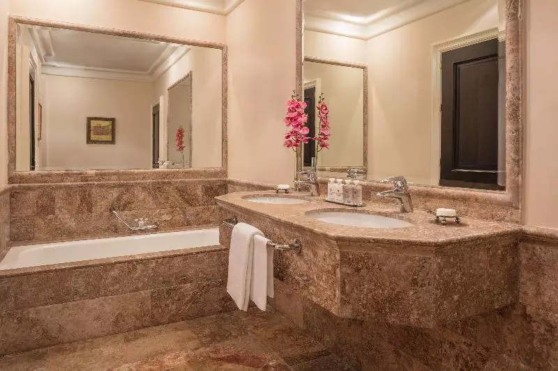 اتاق خانوادگی تودرتو, Anantara Villa Padierna Palace Benahavís Marbella Resort   A Leading Hotel Of The World