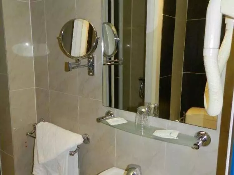 اتاق استاندارد سه نفره, Antares Hostel