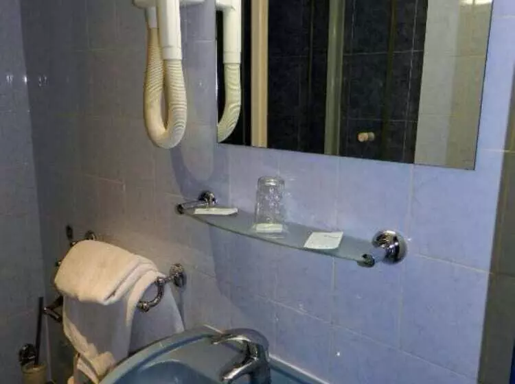 اتاق استاندارد سه نفره, Antares Hostel