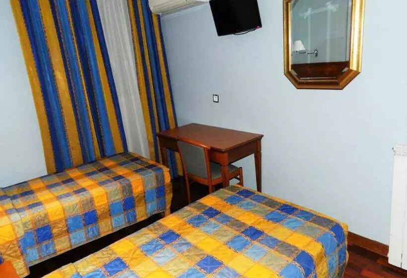اتاق استاندارد سه نفره, Antares Hostel