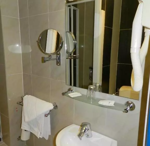 اتاق استاندارد سه نفره, Antares Hostel