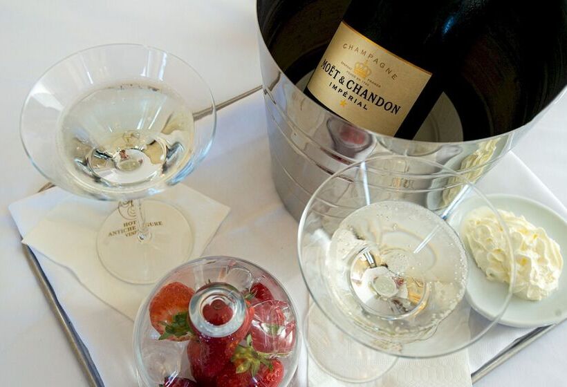 Superior Oda, Antiche Figure