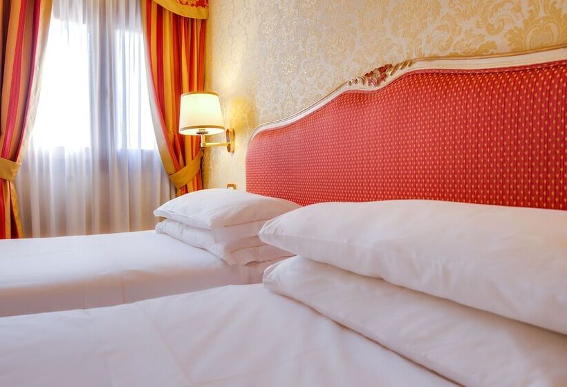 Superior Oda, Antiche Figure