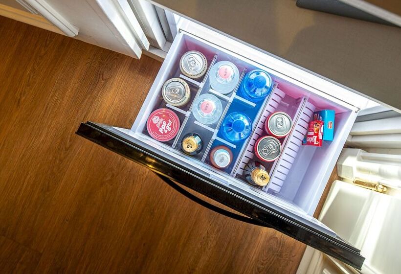 Standart Oda, Antiche Figure