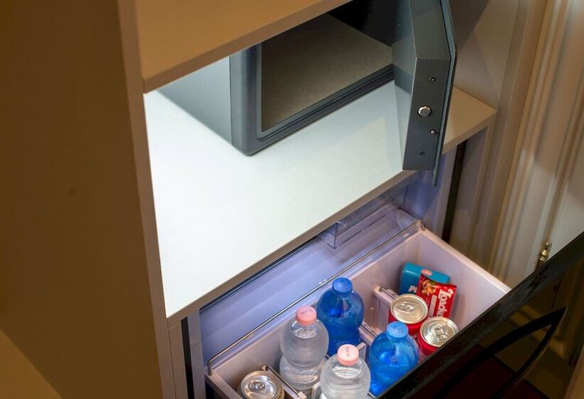 Standart Oda, Antiche Figure