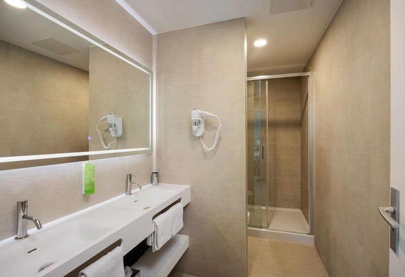 디럭스 트리플 룸, Byakko Nice