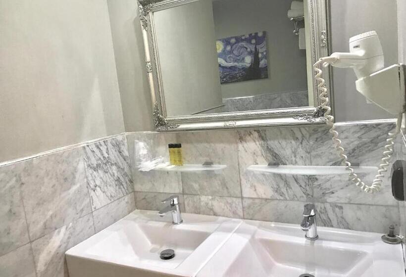 اتاق استاندارد سه نفره, Canova