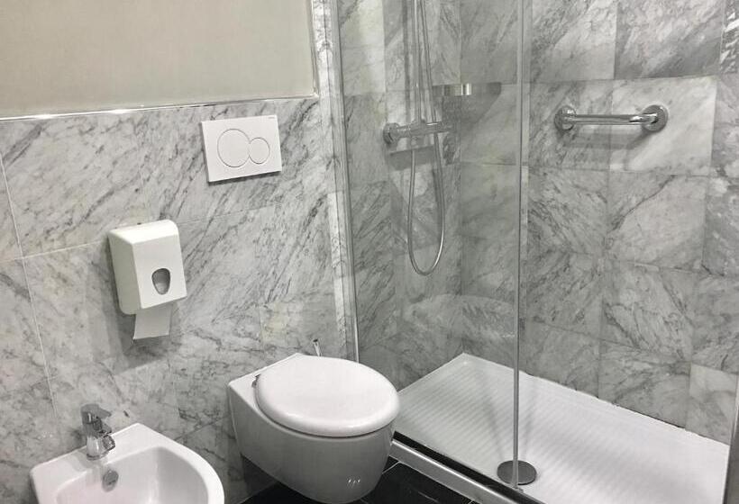 اتاق استاندارد سه نفره, Canova