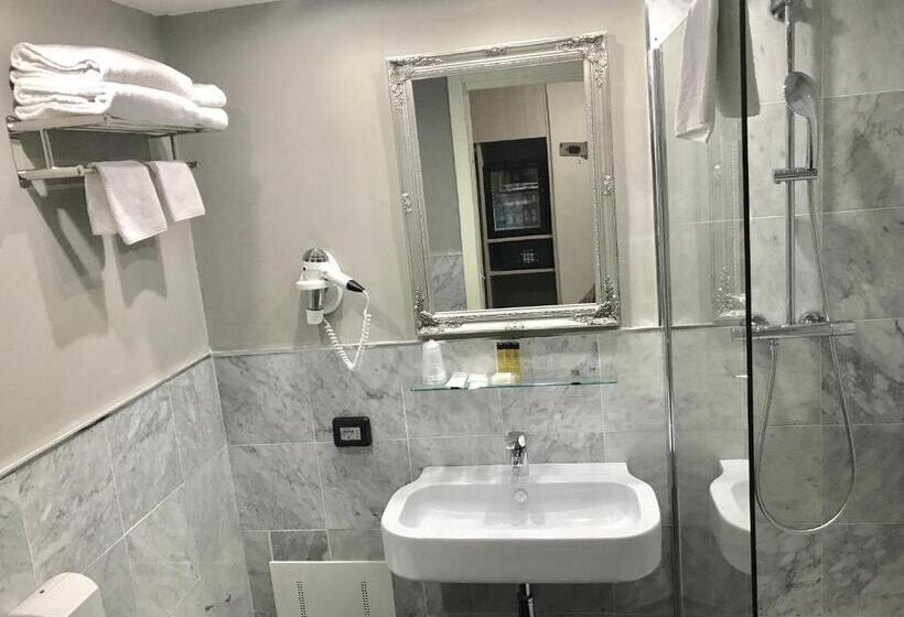 اتاق استاندارد سه نفره, Canova