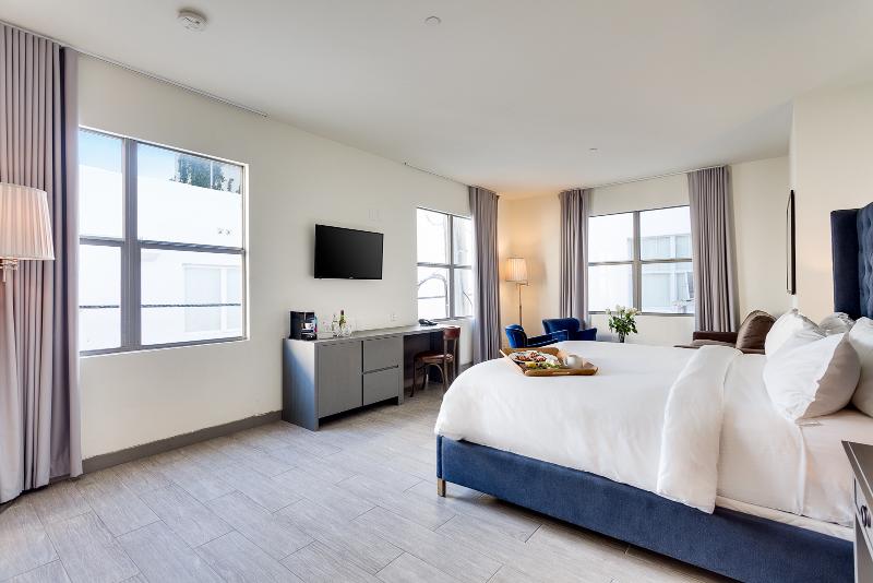 חדר דחוקס עם מיטת קינג, Clinton Hotel South Beach