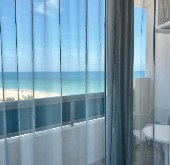 标准三人间, Hey Peñíscola