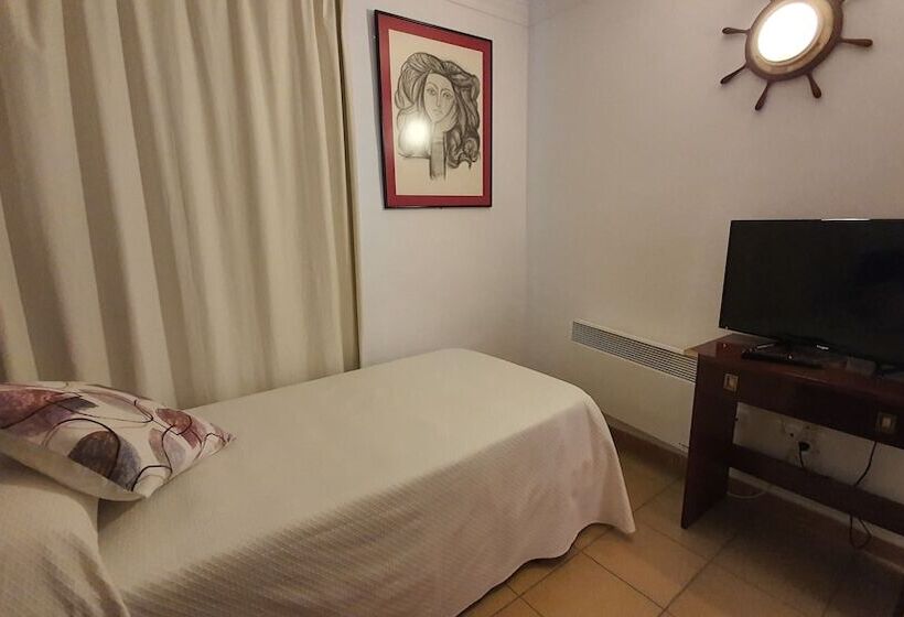 スタンダードトリプルルーム, La Residencia