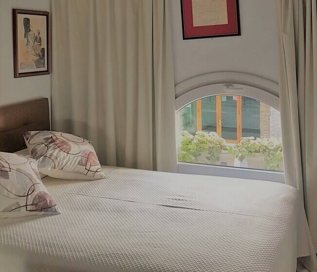 스탠다드 트리플 룸, La Residencia