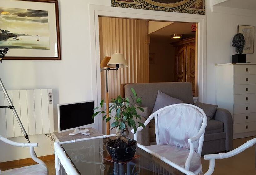 듀플렉스 스위트, La Residencia