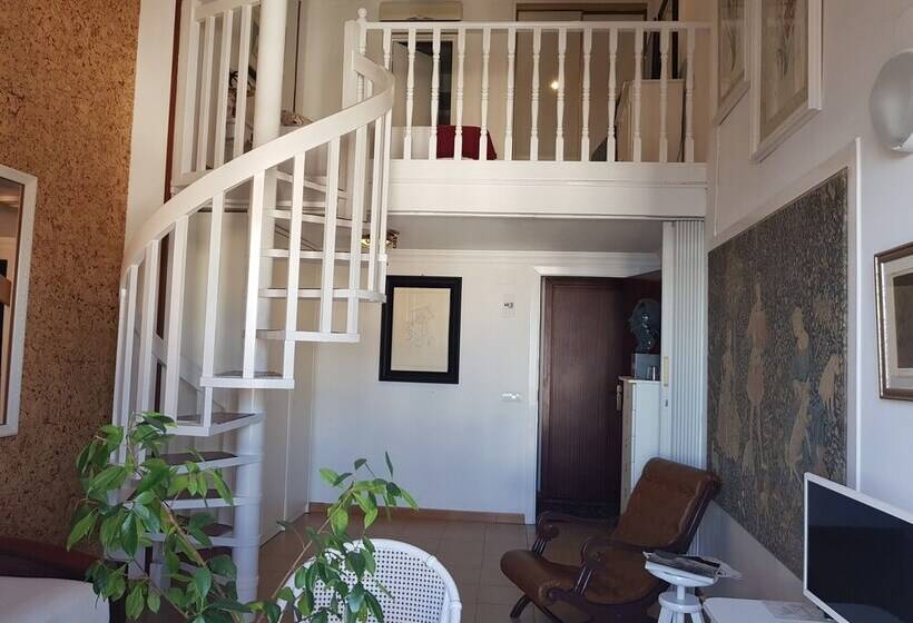 듀플렉스 스위트, La Residencia