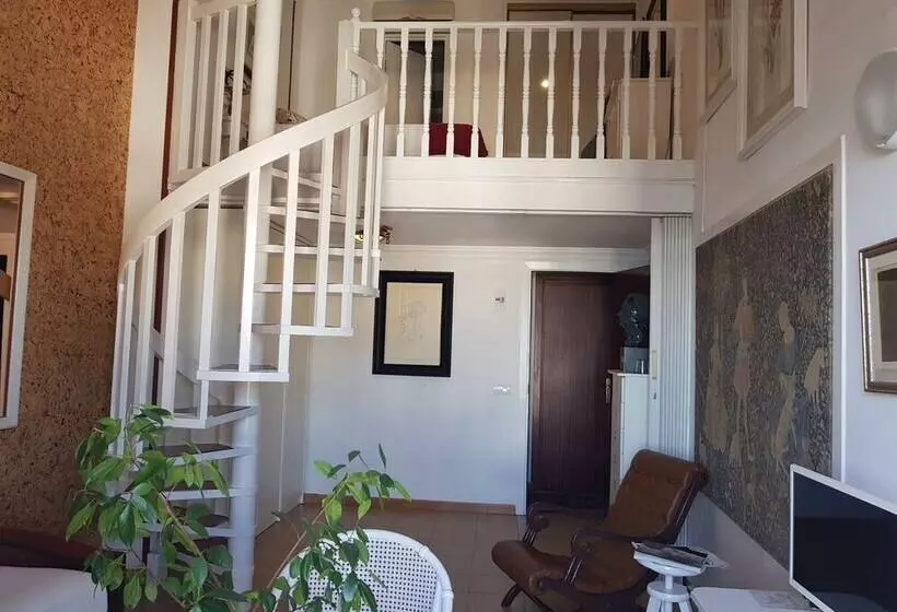 Duplex-sviitti, La Residencia