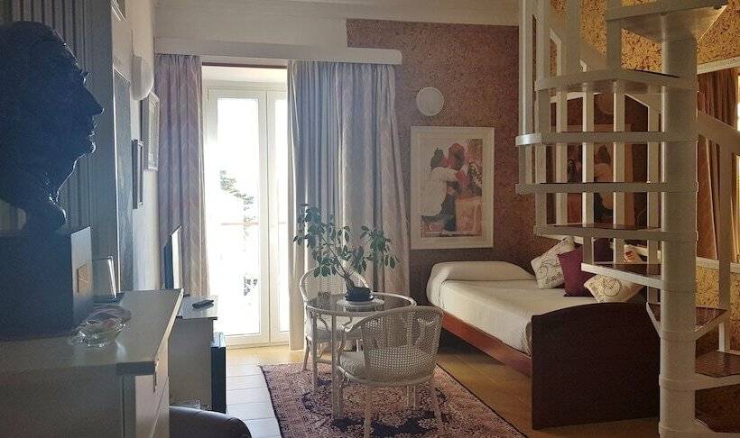 듀플렉스 스위트, La Residencia