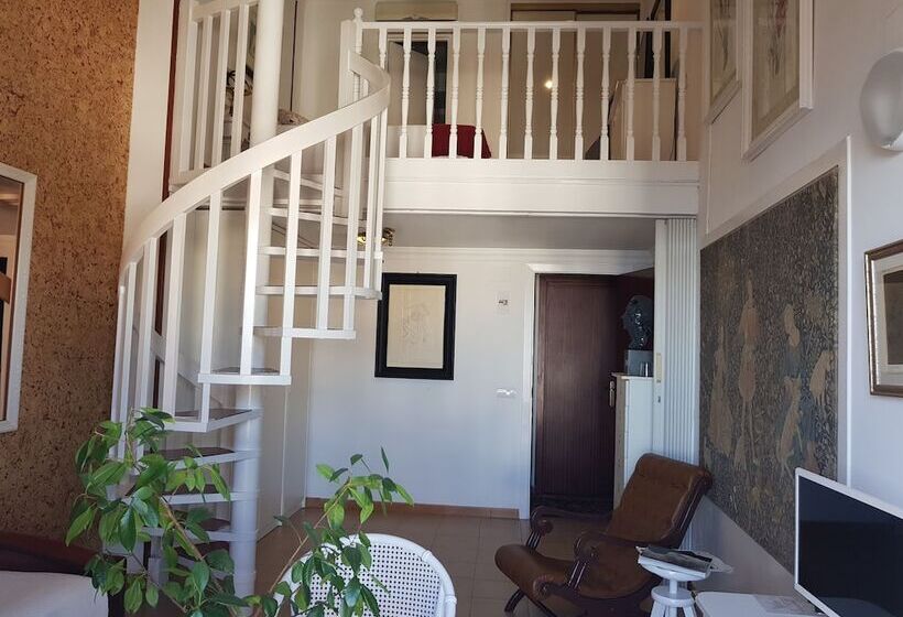 듀플렉스 스위트, La Residencia