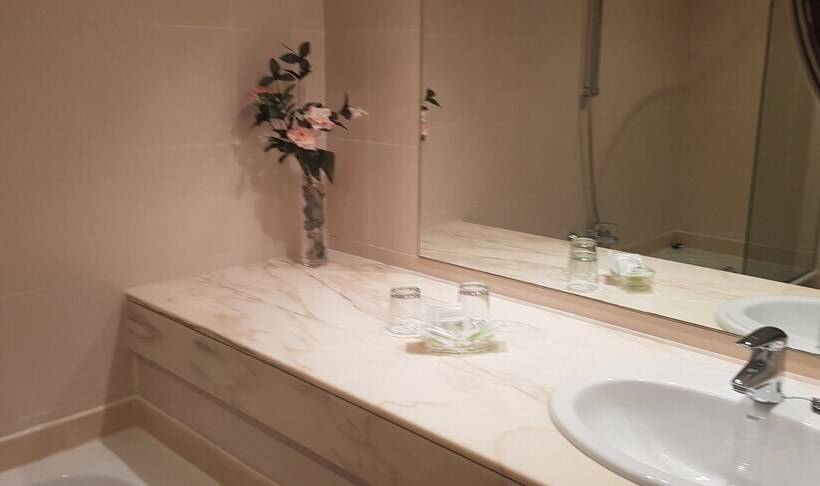 듀플렉스 스위트, La Residencia