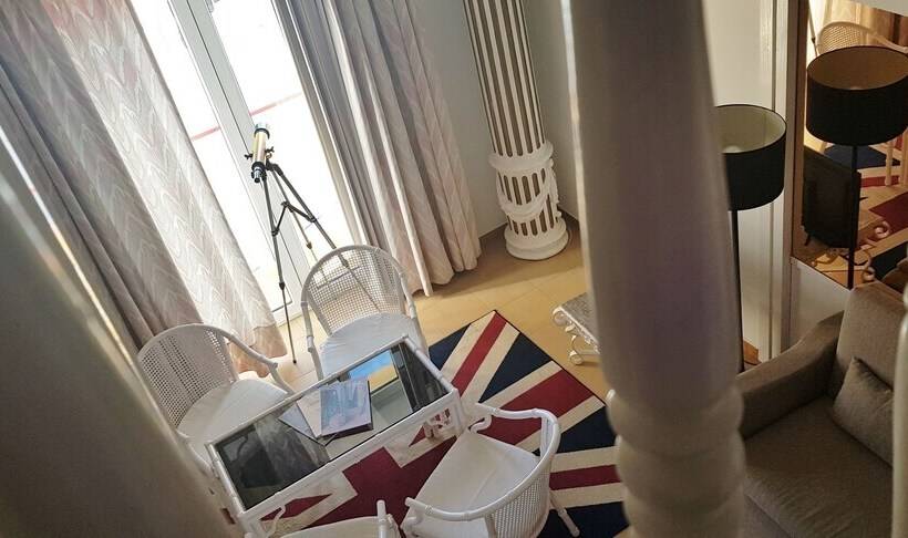 メゾネットスイート, La Residencia