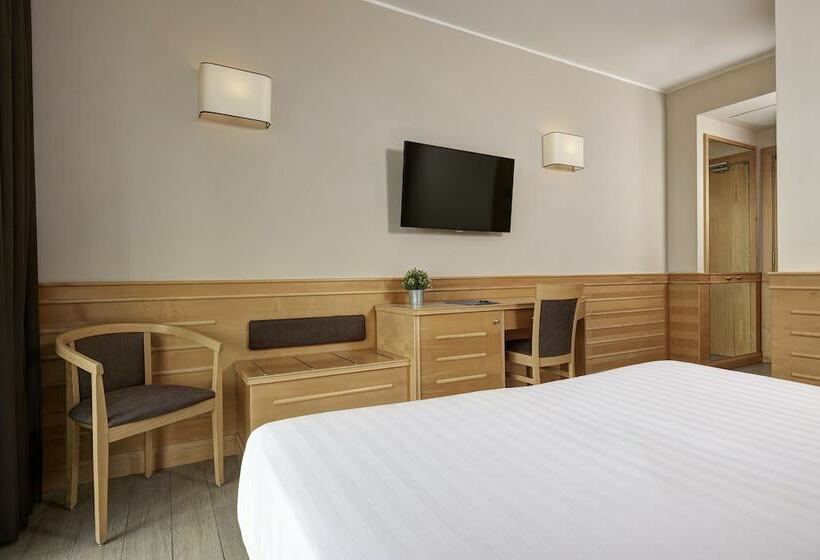 Pokój Rodzinny, Occidental Aran Park