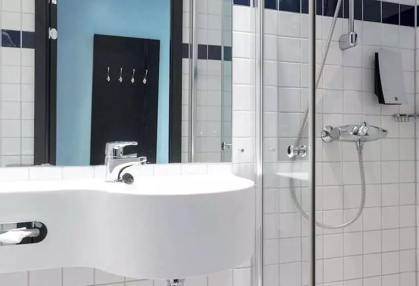 Standard Yhden Hengen Huone, Thon Hotel Arena